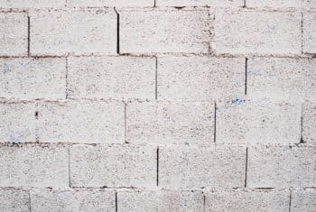 Mur de clôture en parpaing à Neuville-Saint-Amand